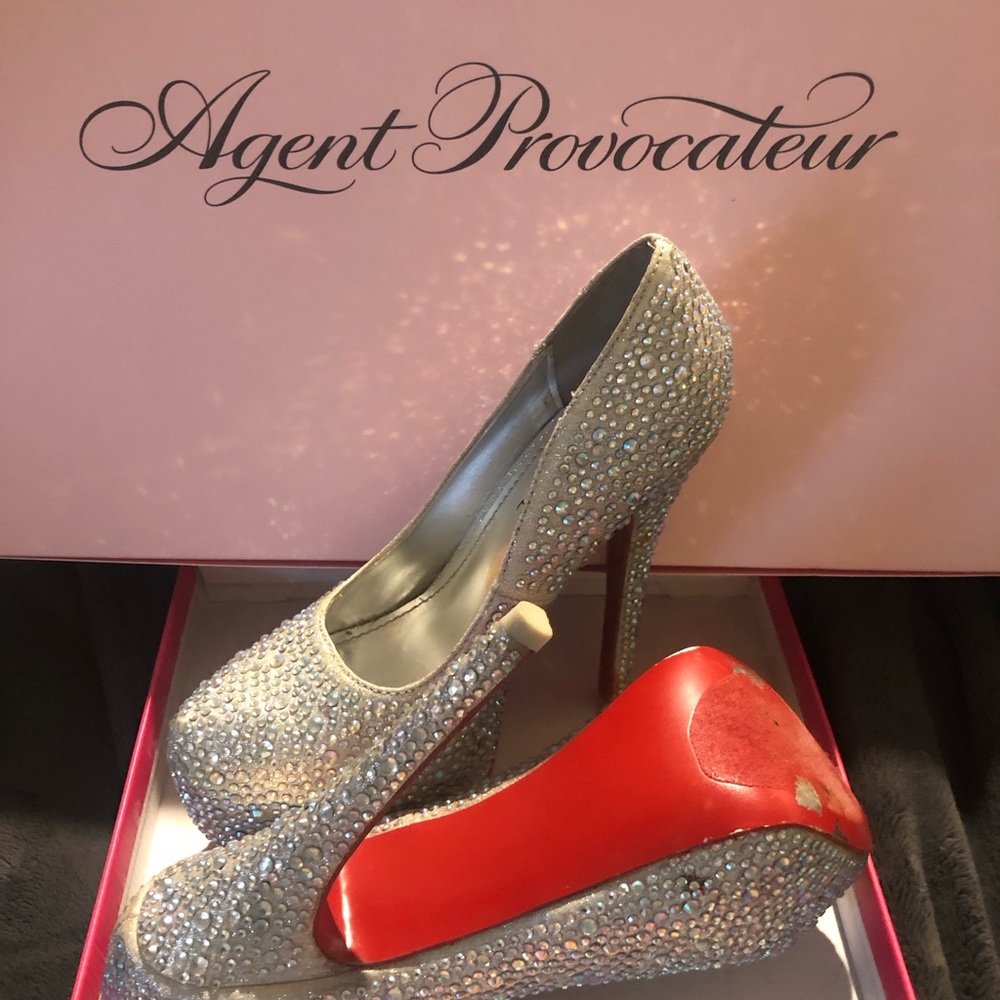 PROM SHOES!!! Beautiful daffodil Red bottoms, Size 6! - Picture 13 of 14
